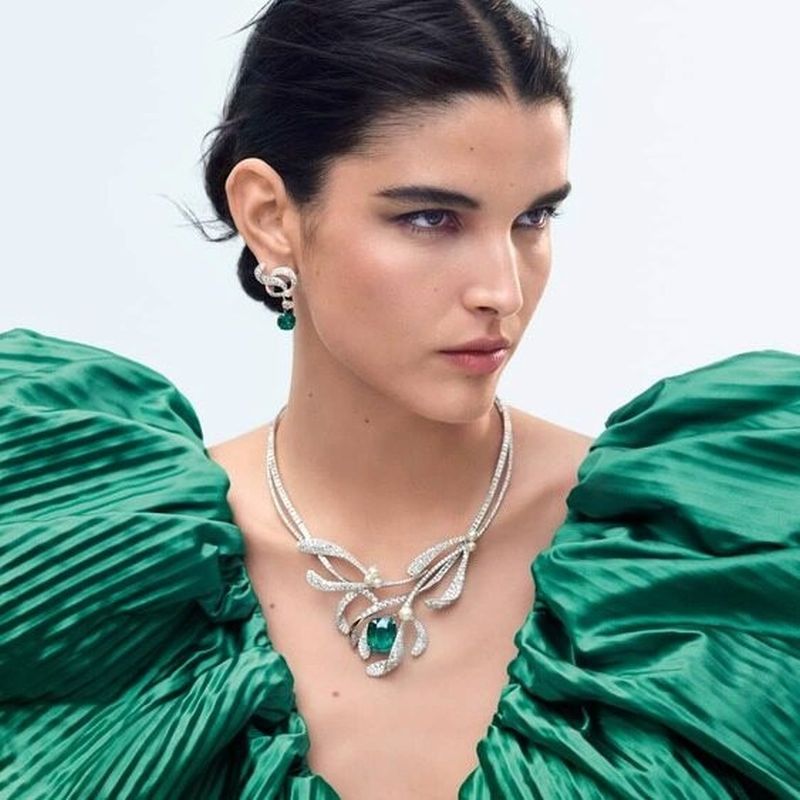 Modella con gioielli Gruolini